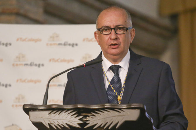 El presidente del Colegio de Médicos de Málaga reclama la segunda reforma de la Atención Primaria en su acto de toma de posesión