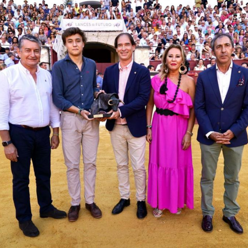 El Colegio de Veterinarios entrega la XVII edición del Trofeo Taurino Feria de Málaga 2023 a “Juguetón”, número 97 de la ganadería de Daniel Ruiz