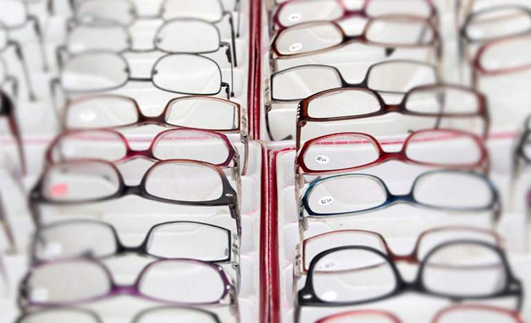 Consecuencias del uso de gafas premontadas de cerca