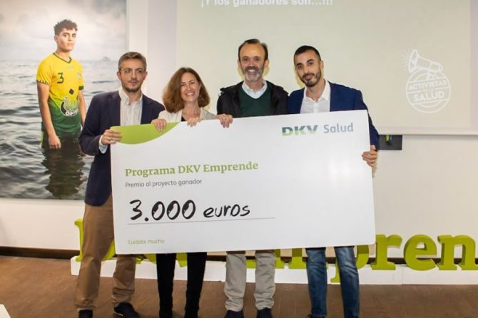 Francisco Caño, enfermero malagueño, recibe el primer premio DKV Emprende por un proyecto innovador en la atención sanitaria