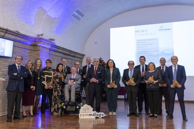 El Colegio de Médicos de Málaga entrega los XV Premios Commálaga