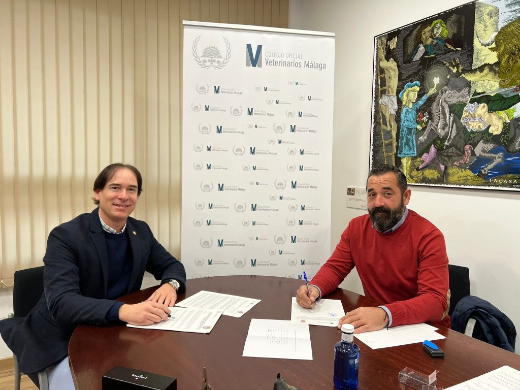 Firma de un doble acuerdo de colaboración del Colegio de Veterinarios de Málaga con el Ayuntamiento de El Borge