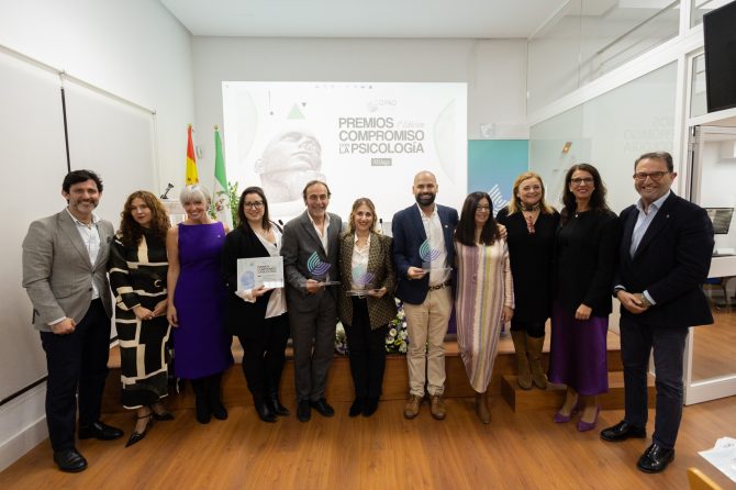El Colegio Oficial de Psicología de Andalucía Oriental hace entrega de los Premios Compromiso por la Psicología