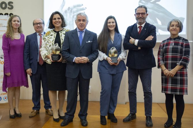 Dra. Mercedes Rivera y Dra. Celia Gordillo galardonadas con los premios Dra. Fanny Medina por el Colegio de Médicos