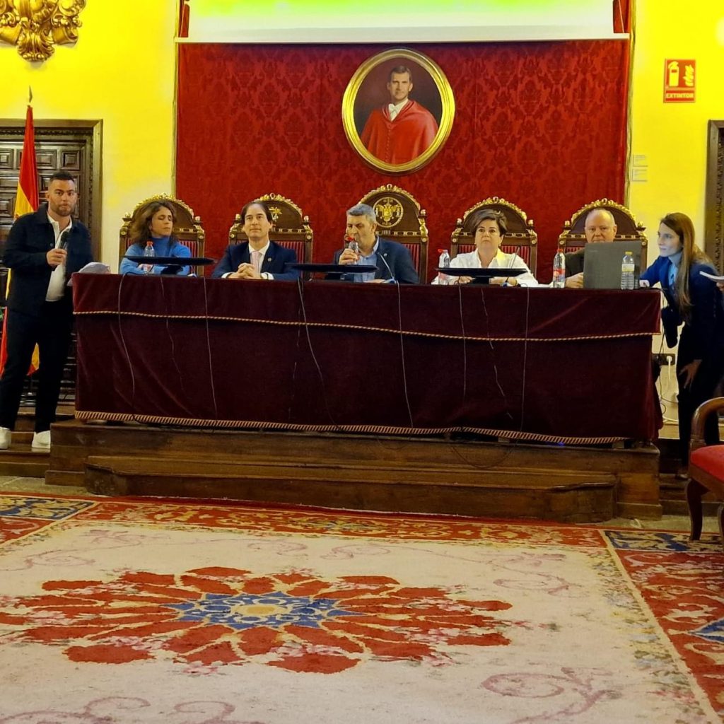 El Colegio de Veterinario de Málaga representa en Granada el debate sobre el impacto de la nueva ley de derechos y bienestar animal