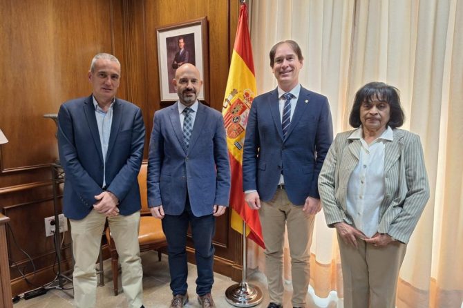 La Subdelegación del Gobierno de España en Málaga colabora con el Colegio de Veterinarios de la provincia