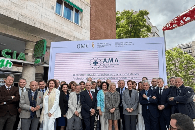 Bajo «el árbol de la vida», la OMC rinde homenaje a todos los médicos y profesionales sanitarios por su entrega y sacrificio durante la pandemia