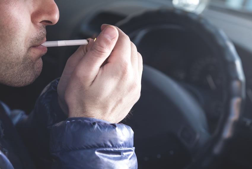 El Colegio de Enfermería de Málaga respalda la propuesta del CGE para vetar el consumo de tabaco dentro de los automóviles