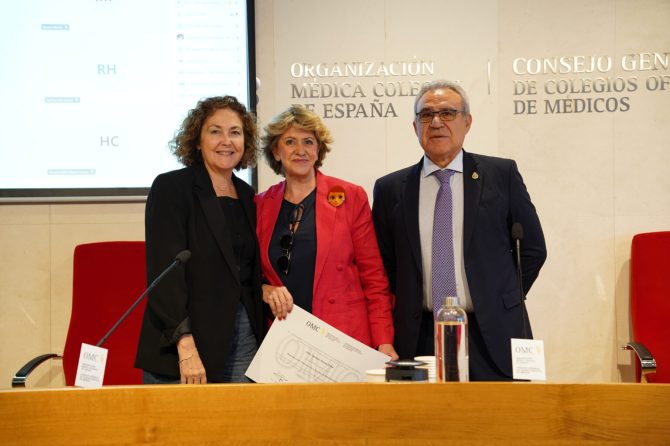 La Dra. Carmen Hoyos, reciente representante nacional de la sección colegiada de médicos retirados del CGCOM