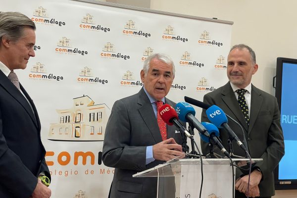 El Colegio de Médicos de Málaga aconseja a las familias no regalar pantallas a los menores esta Navidad