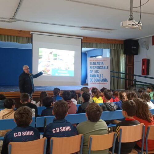 La educación en bienestar animal llega a las aulas malagueñas