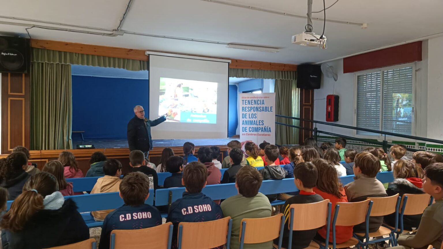 La educación en bienestar animal llega a las aulas malagueñas